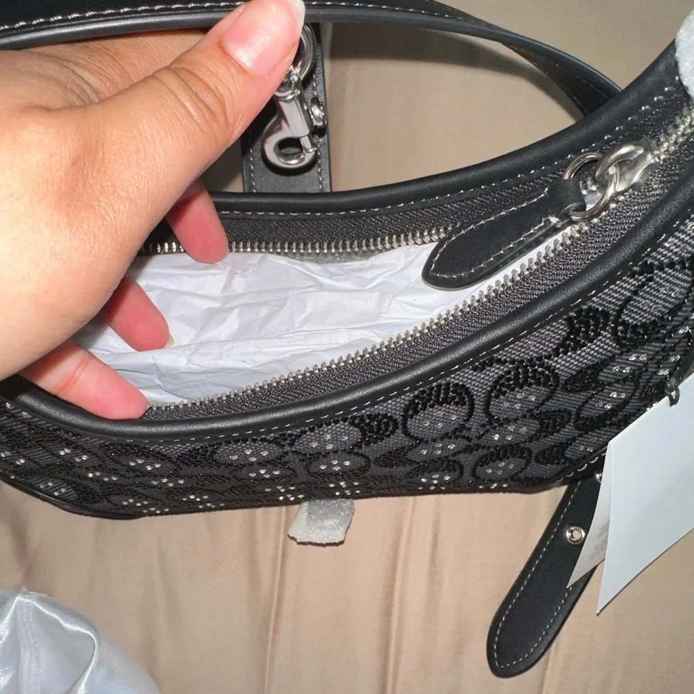 Coach Hampton Hobo in Black Crystal Signature Jacquard - Picture 3 of 4
